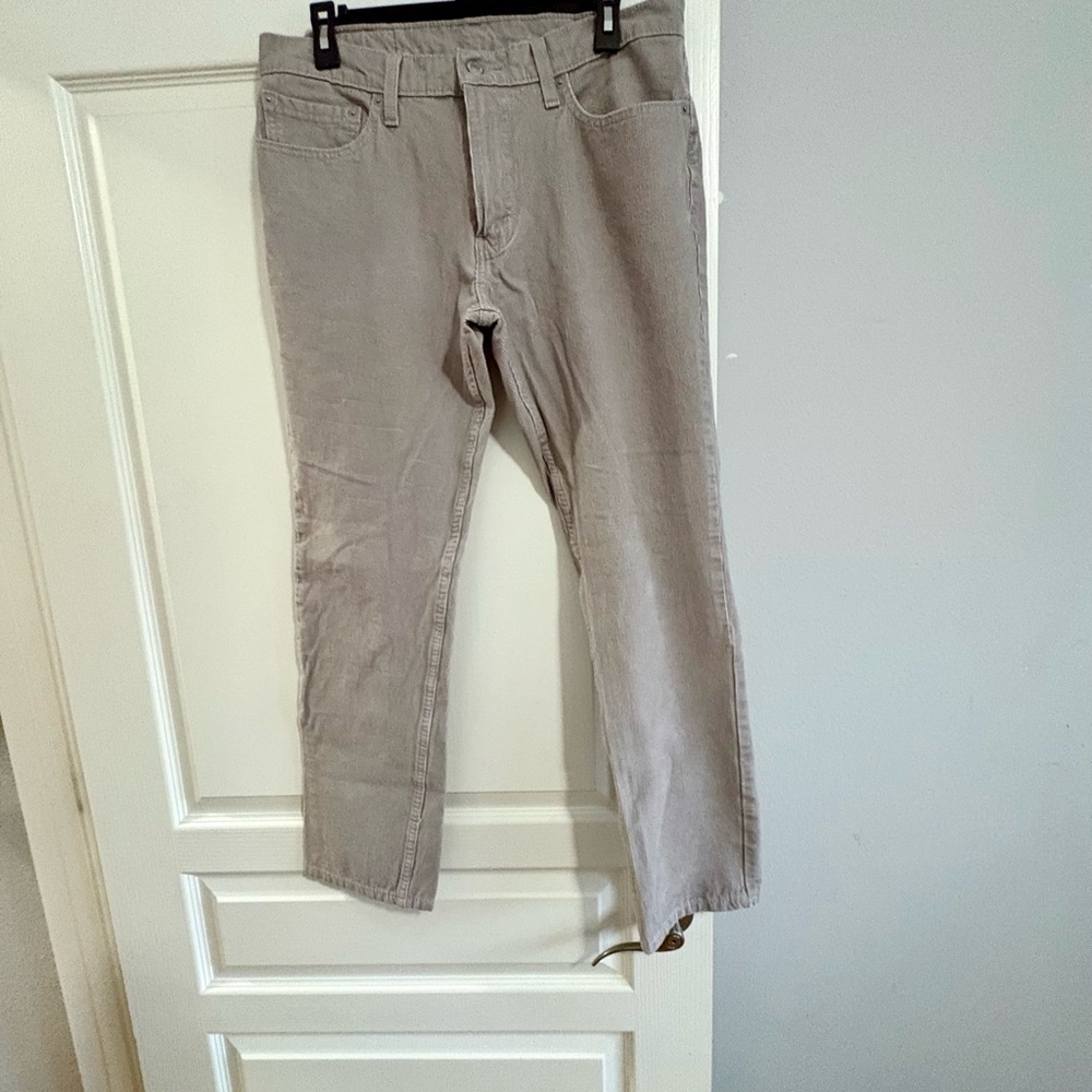 Levi's Men's Corduroy Pants in Light Gray